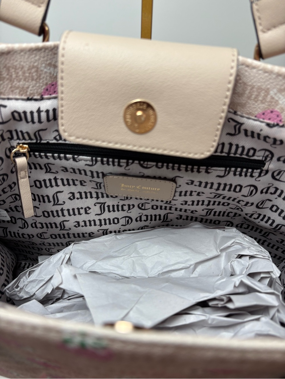 πJuicy Couture Berry Sweet Strawberry Tote Bag Sandstone Pink NWT - Picture 6 of 14